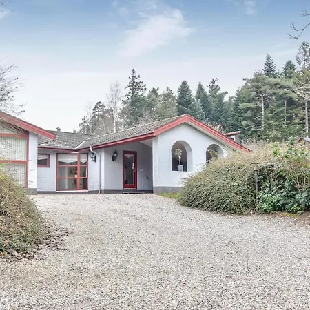 Three-bedroom In Hébergement de vacances Fåborg