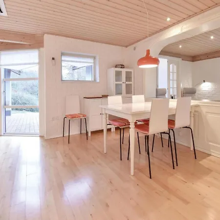 Three-bedroom In Hébergement de vacances Fåborg