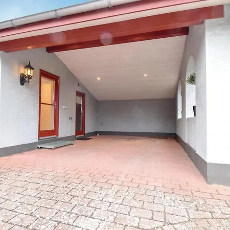 Three-bedroom In بيت للعطل *