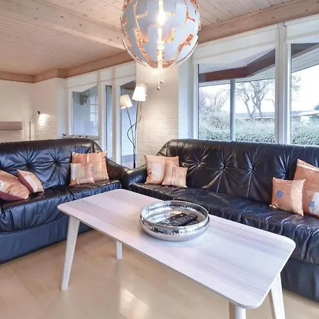 Hébergement de vacances Three-bedroom In *